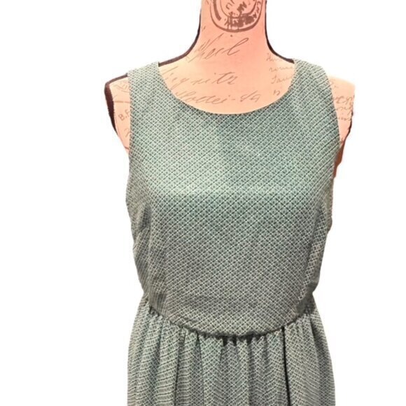 Fit and Flare Sleeveless Dress  Open Back Size Large Forever 21 Lightweight CUTE - Picture 7 of 16